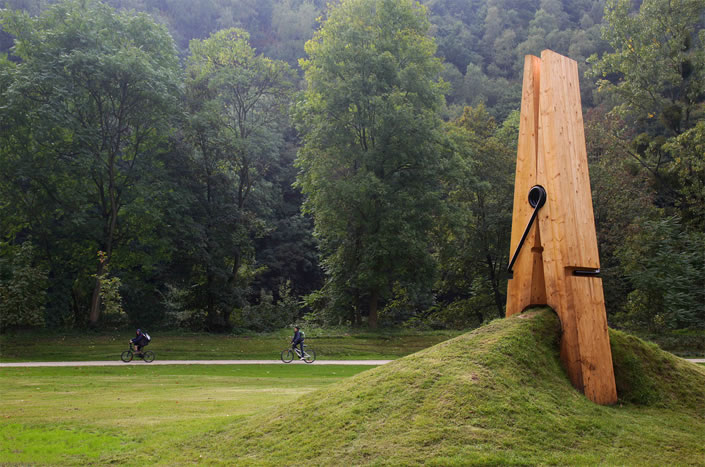Gigantikus ruhacsipesz egy belga parkban - Mehmet Ali Uysal